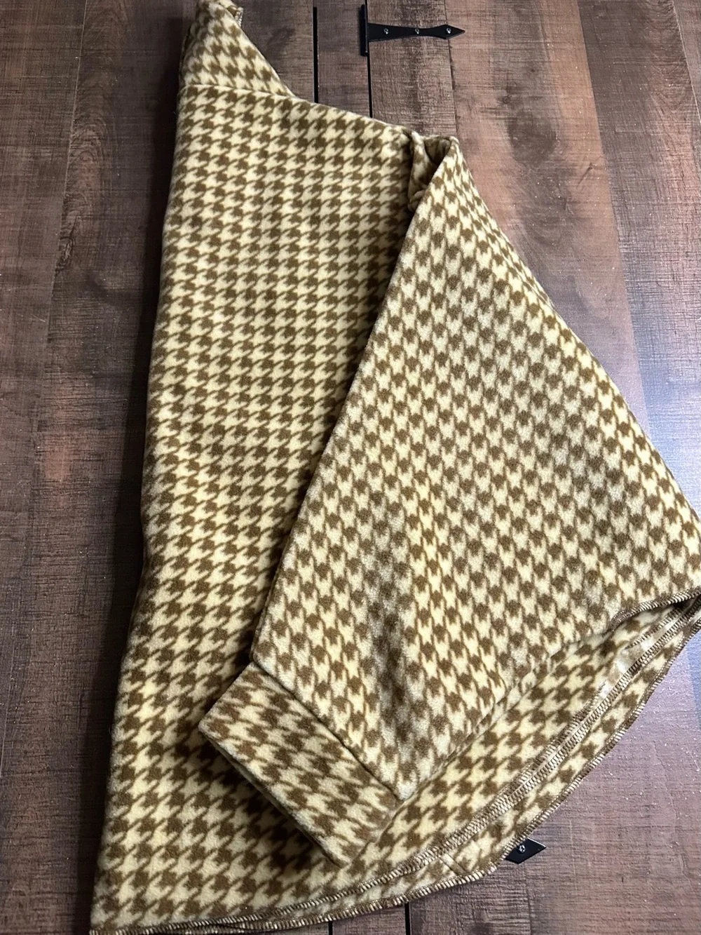 Collection XIIX Women's Houndstooth Fleece Poncho Cape Shawl Wrap L/XL Beige